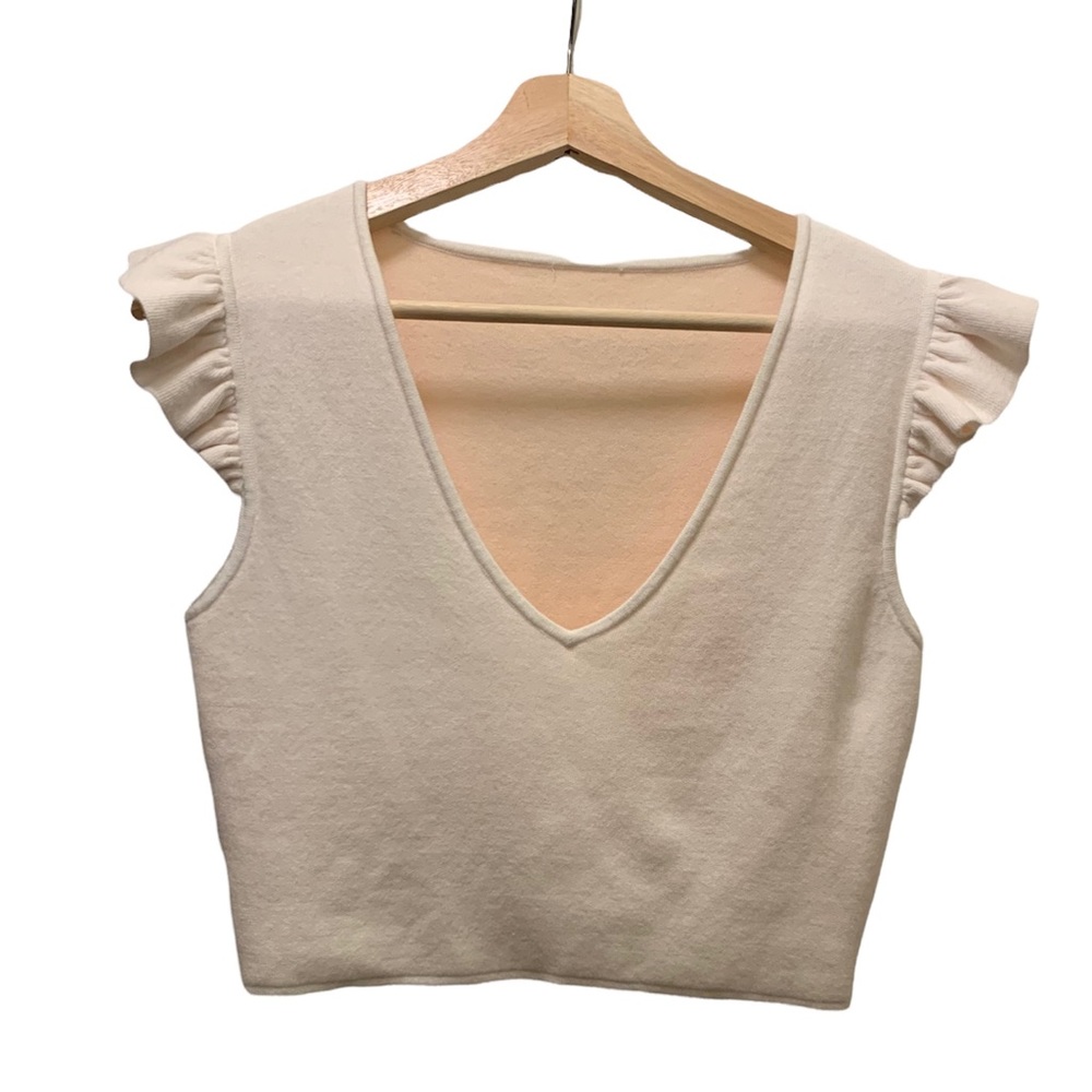 CLUB MONACO- REVERSIBLE Ruffle shoulder Crop Top - Picture 5 of 5